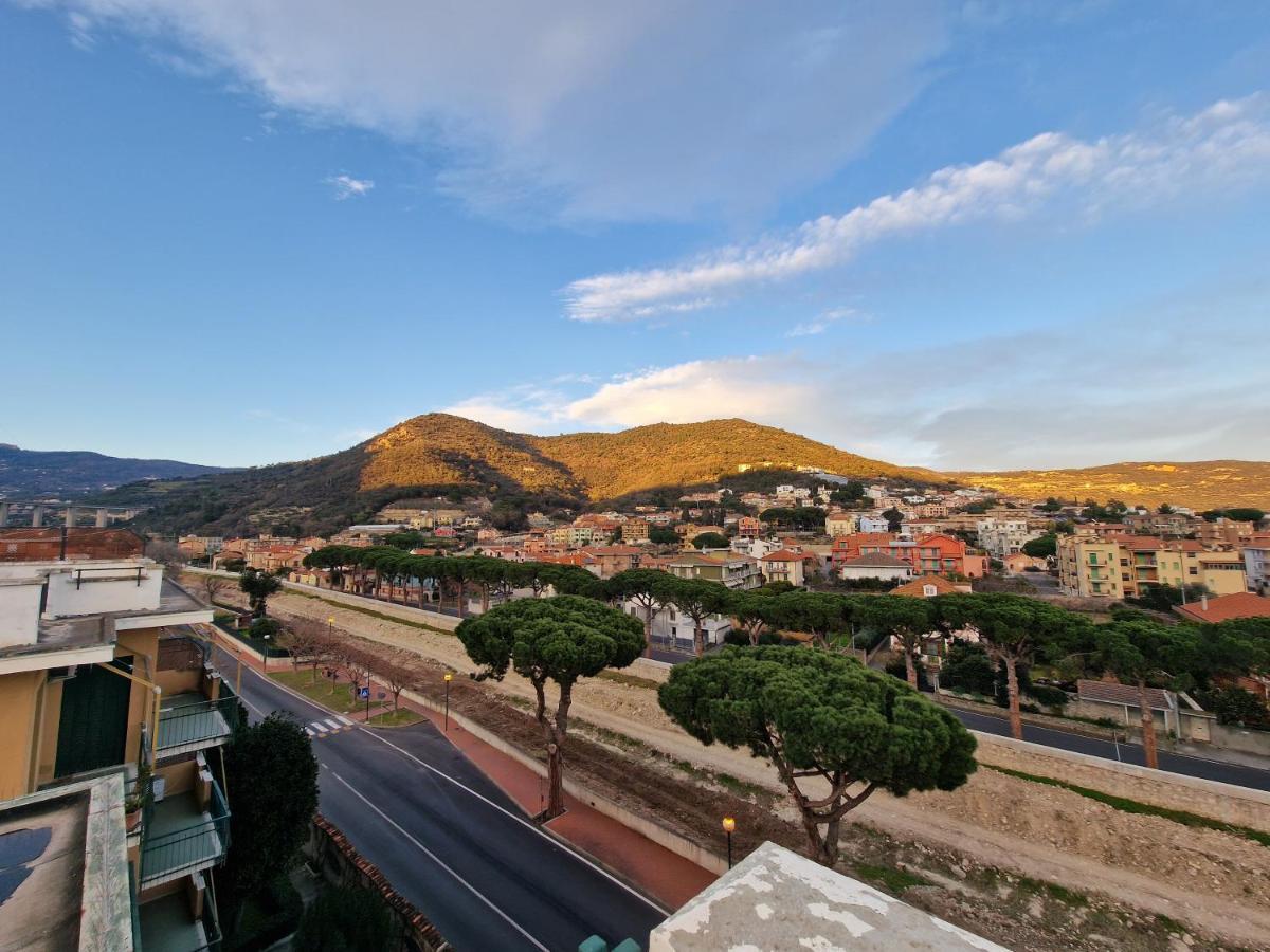 650 Metri Dal Mare - Wifi - Terrazzo - Piscina - A/C Apartment Pietra Ligure Luaran gambar