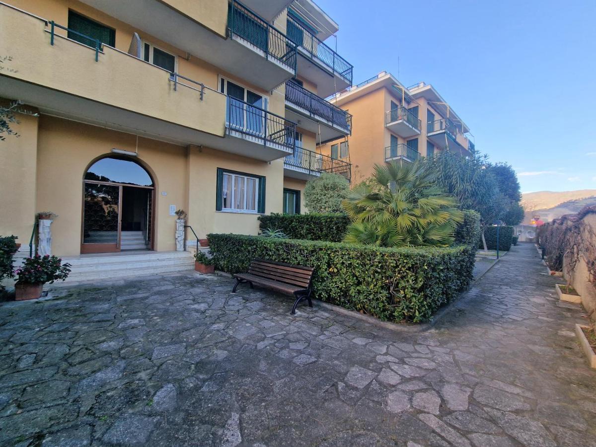 650 Metri Dal Mare - Wifi - Terrazzo - Piscina - A/C Apartment Pietra Ligure Luaran gambar
